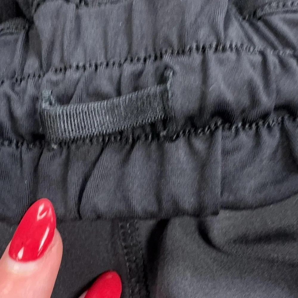 Lululemon Shorts Womens 6 Black 3.5 Inseam Lined Zip Pocket Running Athletic